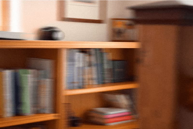 Soft atmospheric studio light